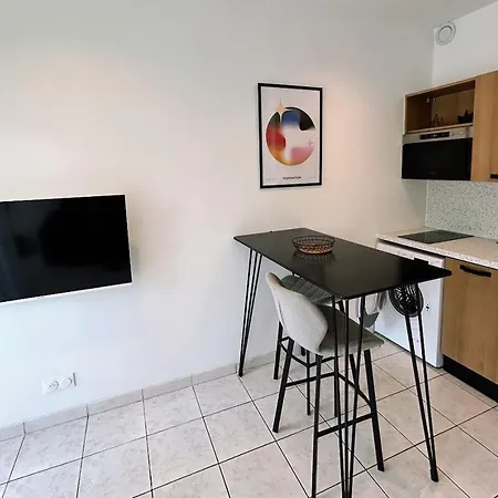 Joli Au Bord De