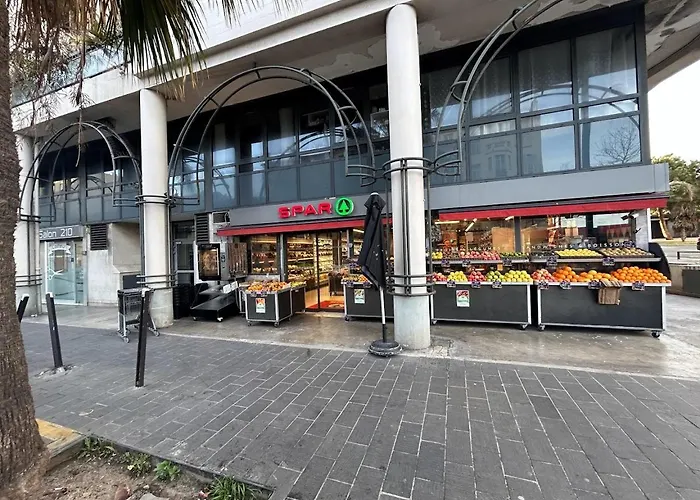 Joli Au Bord De *