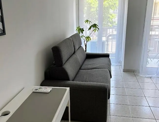 Joli Au Bord De *